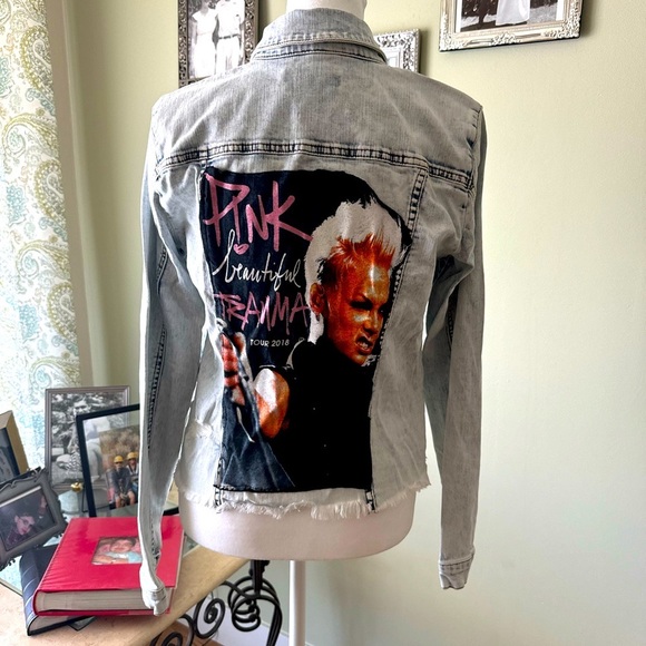 KUT From the Kloth Upcycled Denim Jacket - Pink Beautiful Trauma Tour 2018 - M - Picture 1 of 8